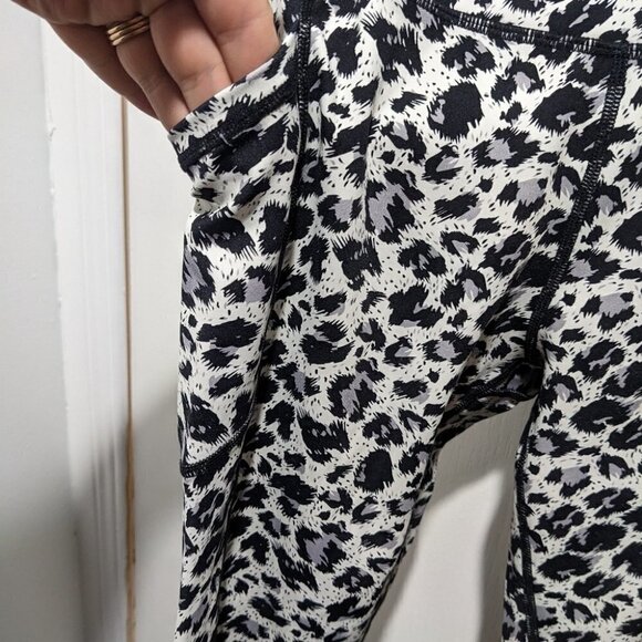 ZYIA | Snow Leopard Brilliant 7/8 Leggings - Picture 8 of 11